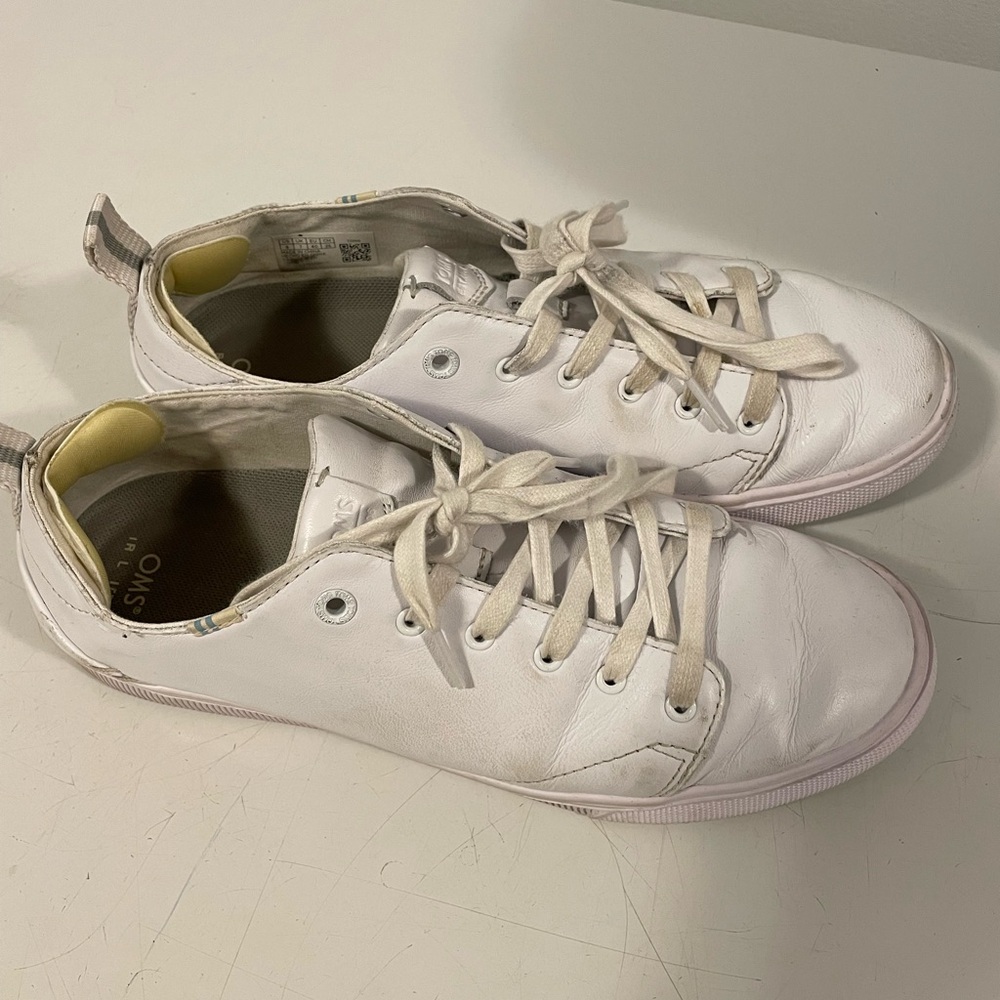 Tom’s sneakers